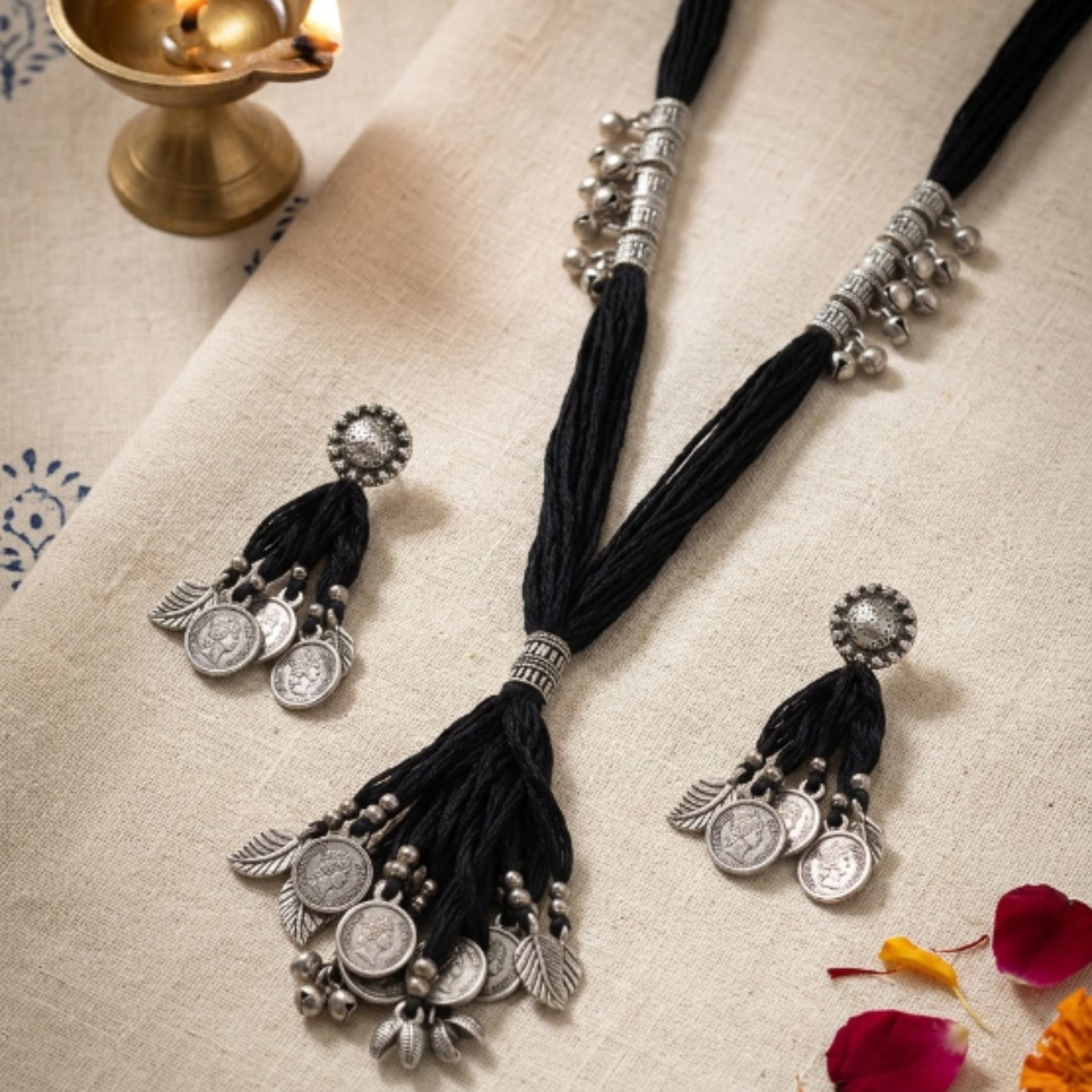 Kaali Dhaga Sikka Latkan Necklace Set